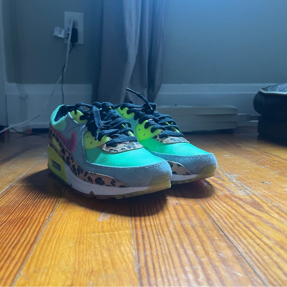 Nike Air Max 90 LX Illusion Green Athletic Shoes CW3499-300 Women's Size 9.5